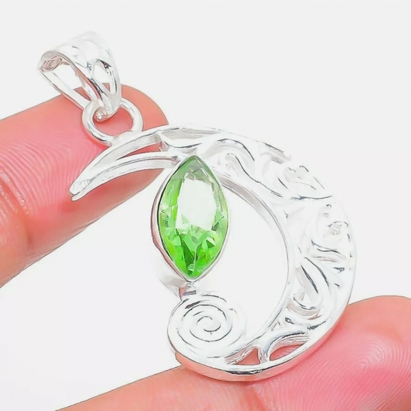 New Tsavorite Silver Crescent Moon Pendant. - Picture 15 of 15